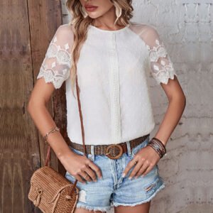Summer new an lace lace stitching short -sleeved shirt A see -through design